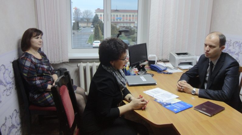 Председатель Могилёвской областной организации Белорусского профсоюза работников местной промышленности и коммунально-бытовых предприятий провёл выездной приём в Круглянском районе